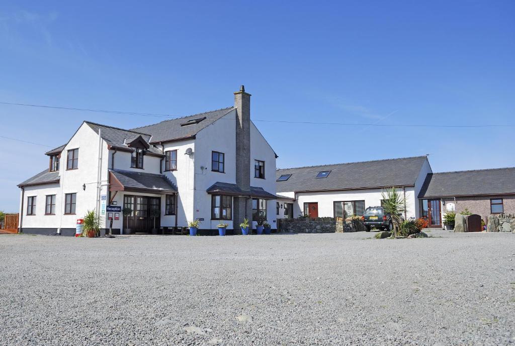 Blackthorn Farm Acomodação com café da manhã Holyhead Exterior foto