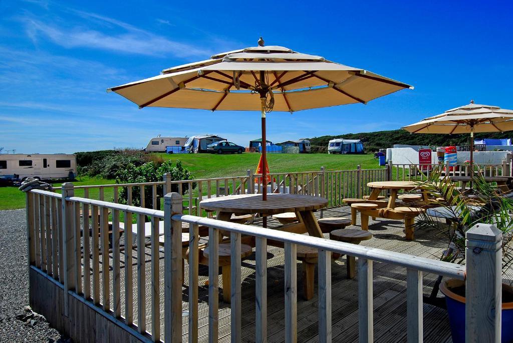 Blackthorn Farm Acomodação com café da manhã Holyhead Exterior foto
